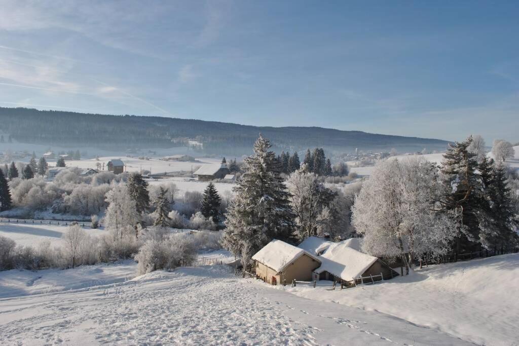 Gite Du Fourperet-Parc Naturel Du Haut-Jura Longevilles-Mont-dʼOr Exterior foto